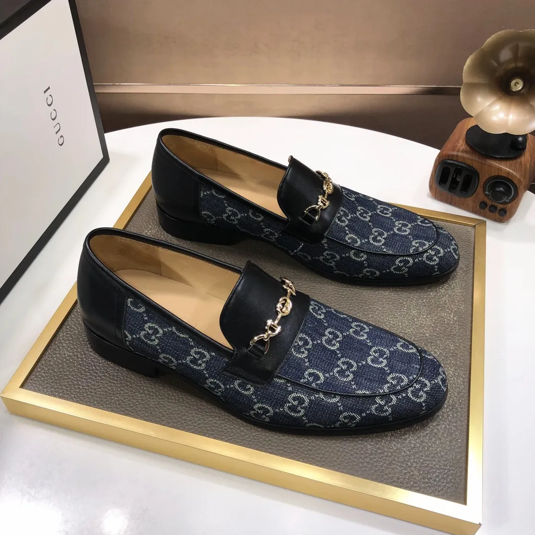 Factory batch 500💰Italy’s top luxury men’s shoe giant (GUCCI) (Gucci) (full cowhide lining) new arrival🍃Original European style🔰 Pleasant to the eye😍In order to make the shoes more durable and non-deformable🌀The production continues to follow traditional methods but there is still no lack of innovation💪The original sheepskin is selected for the leather♻️Smooth, natural and extra bright⭐Made of imported cowhide The rich man’s first choice 38-45 (45 customized)